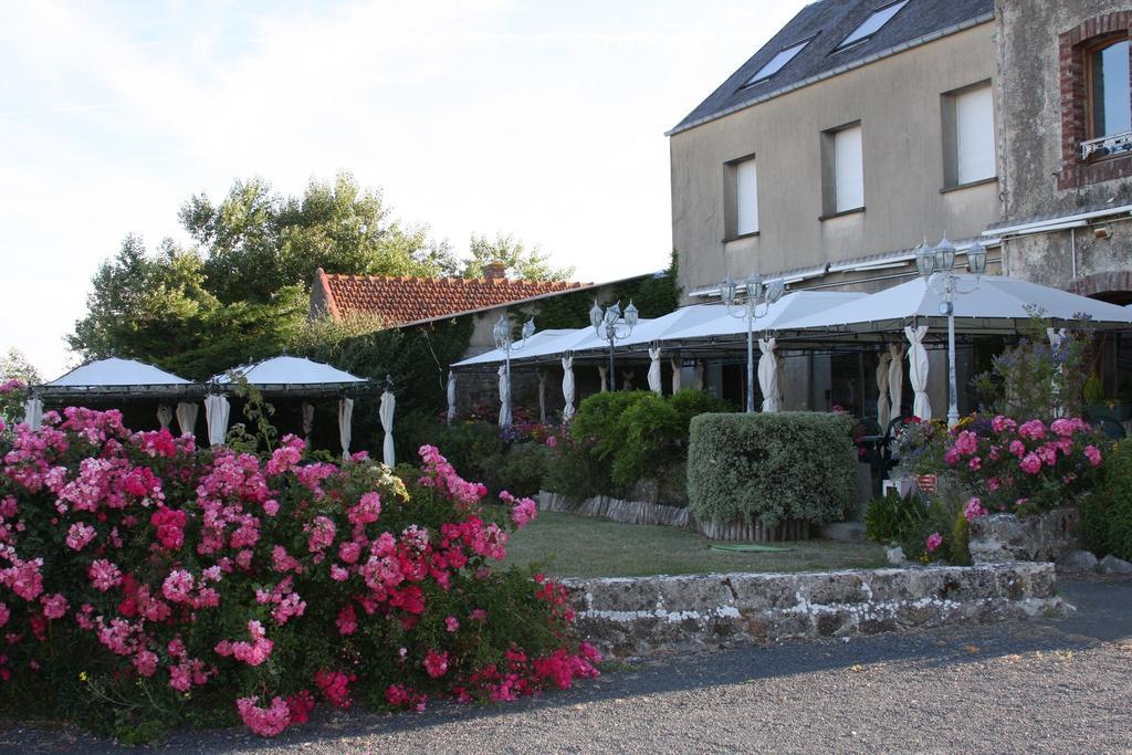 Отель La Baie Regneville-sur-Mer Экстерьер фото